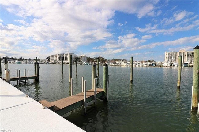 Building Photo - 401 Harbour Point