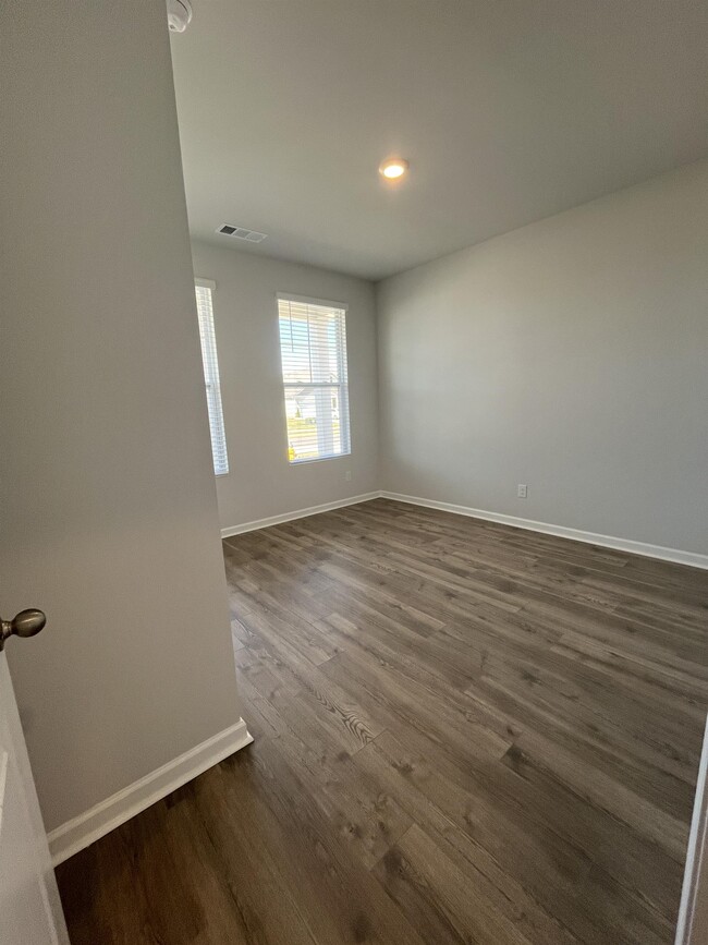 Building Photo - 6127 Japonica Ln