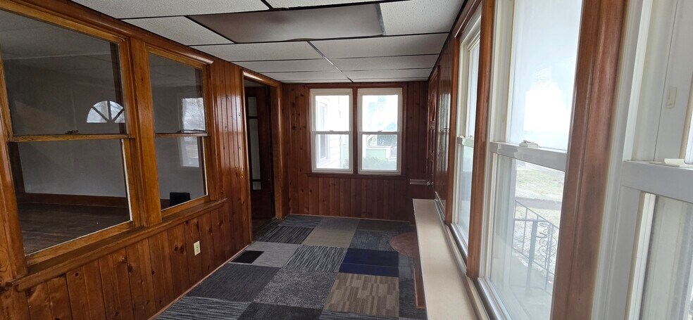 Building Photo - 1420 Thompson Ave