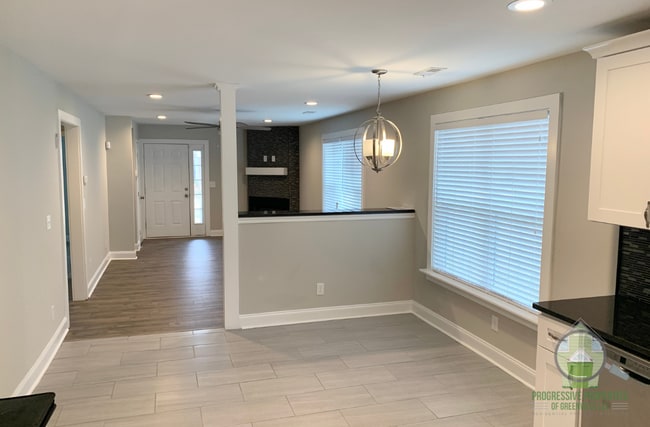 Building Photo - 119 Dime St