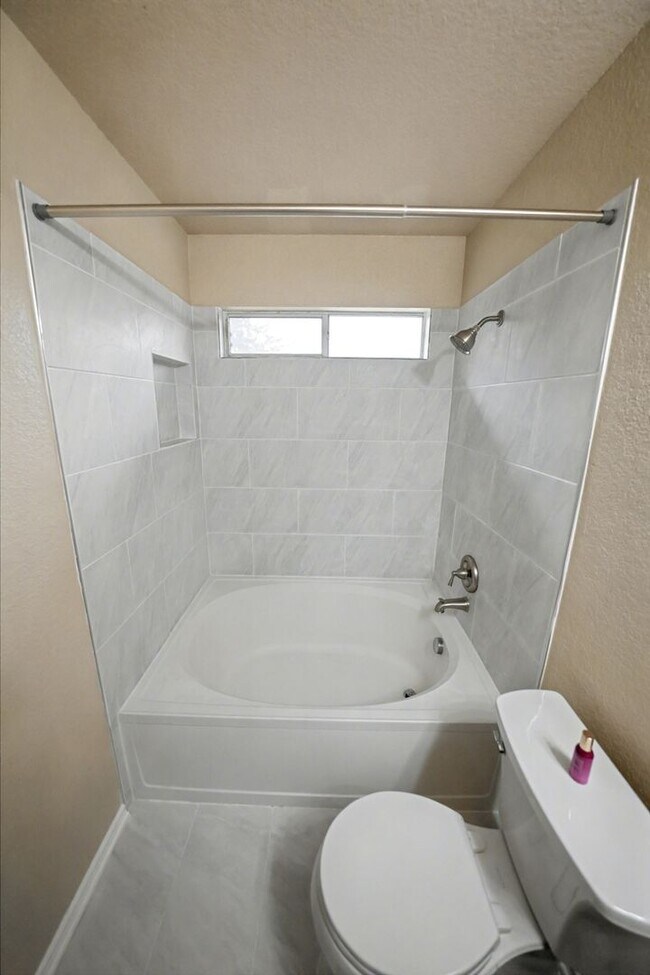 Building Photo - Move-in Ready 3-Bedroom Home Near Lackland AFB - Realtor Commission: $500