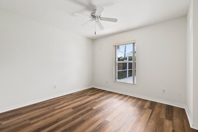 Building Photo - 2466 SE Renick Ave