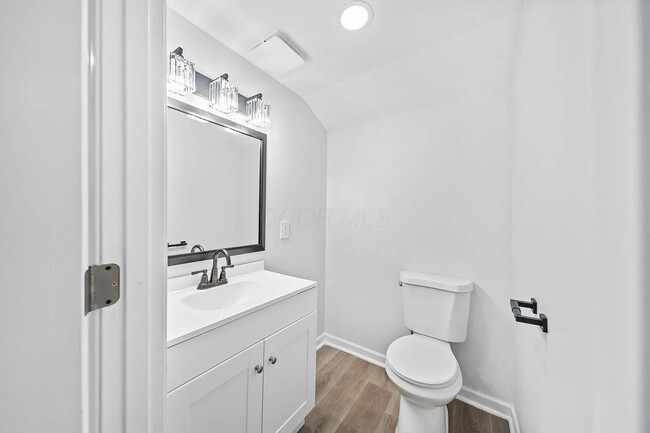 Building Photo - Fully Renovated 3BR/3BA Home with Quartz Finishes Near Easton - Move in Ready!