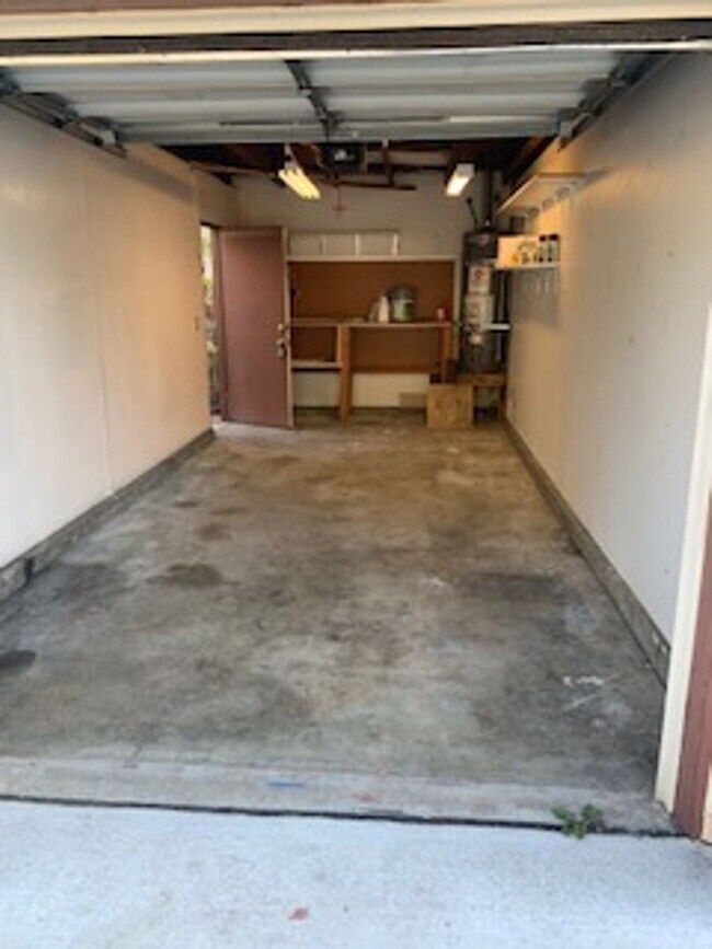 Building Photo - 2 Bedroom 1 Story Town Home