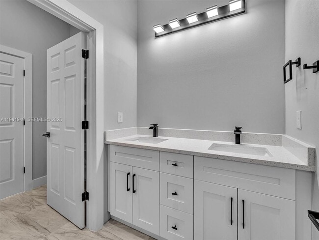 Building Photo - 803 N 20th St