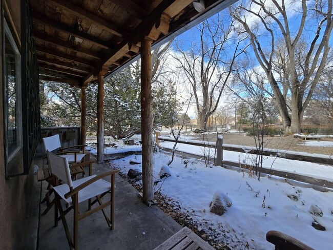 Building Photo - 1489 Bishops Lodge Rd