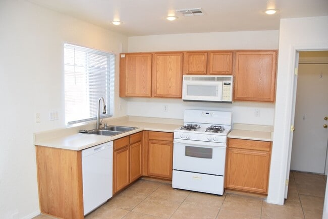 Building Photo - SUMMERLIN - 2 STORY HOME