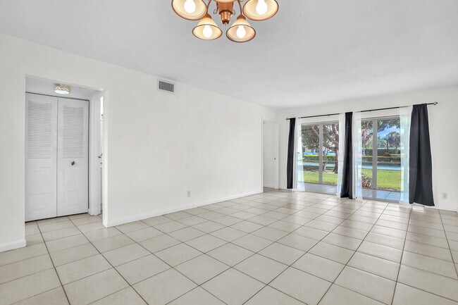 Building Photo - 200 Waterway Dr S
