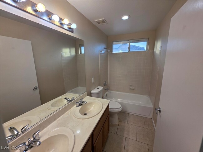 Building Photo - 909 E Malibu Sands Ave