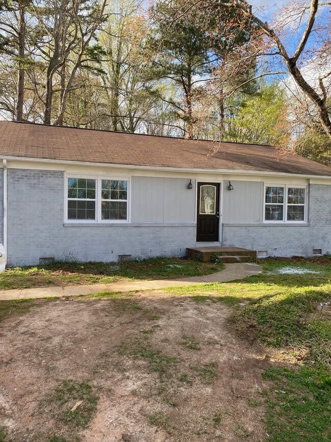 Building Photo - 7621 Longstreet Dr