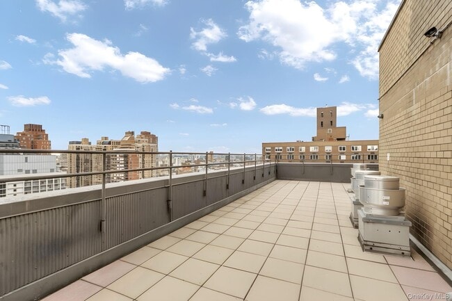 Building Photo - 340 E 93rd St