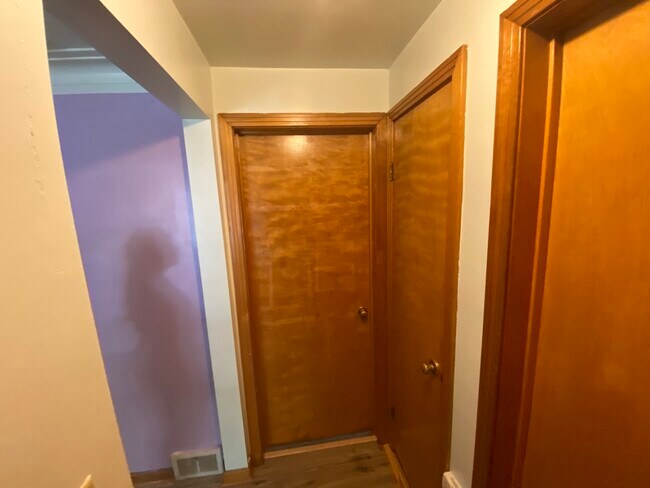 Building Photo - 406 Callodine Ave