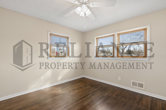 Building Photo - 2803 S Glenn Ave