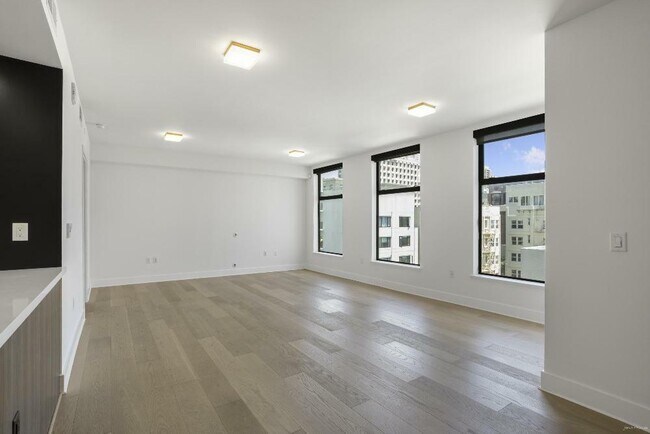 Building Photo - 1080 Sutter St