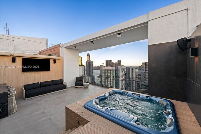 Building Photo - 90 SW 3rd St