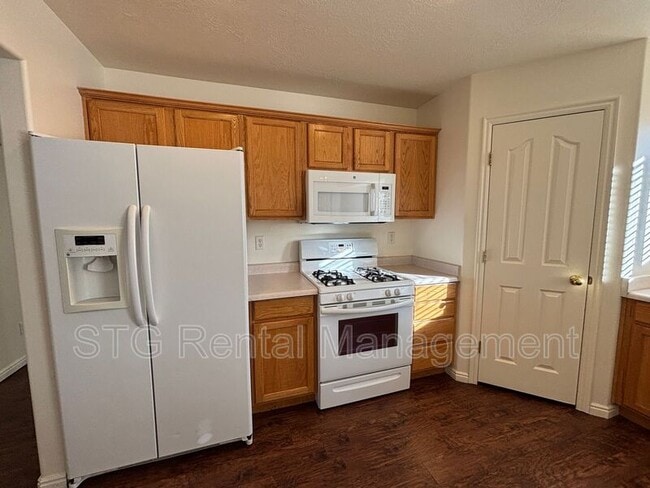 Building Photo - 773 S 220 E Cir