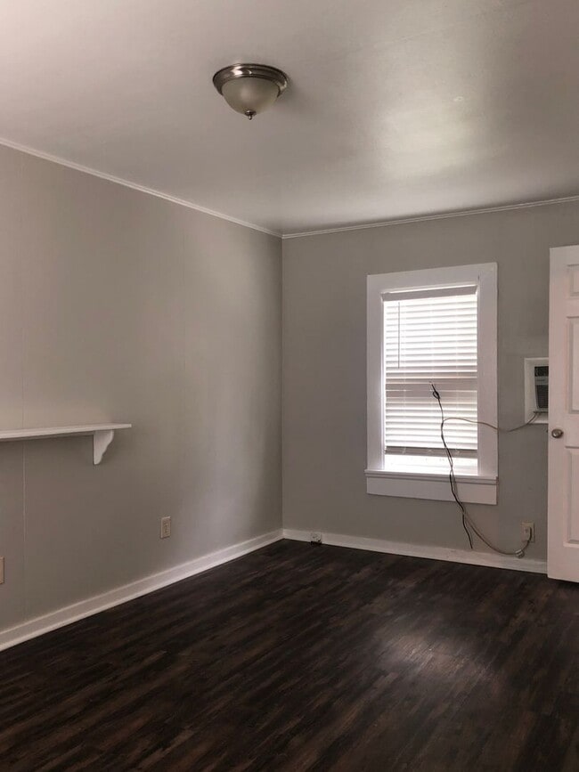 Building Photo - Historic Sanford Second Floor 1BR/1BA Apar...