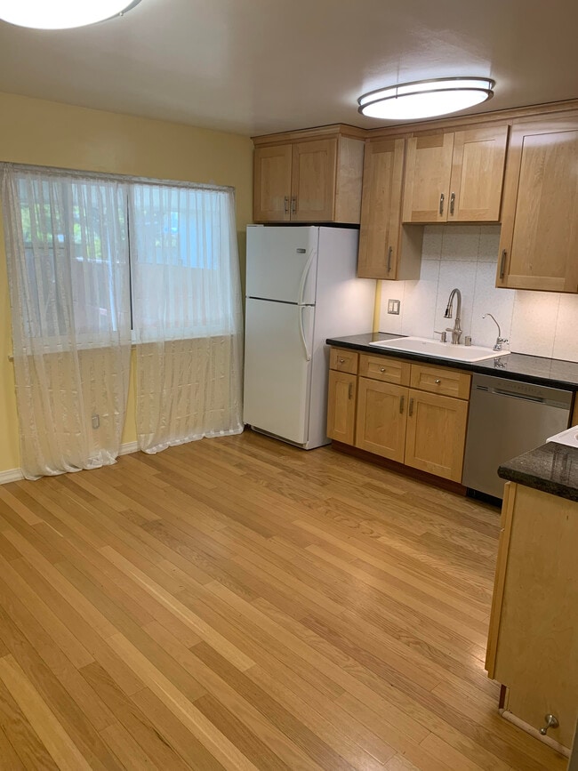 Building Photo - 2624 Kitsap Ct
