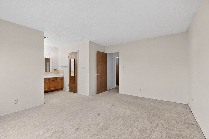 Building Photo - 510 Stallion Rd SE