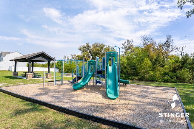 Building Photo - 71 Saluda Way