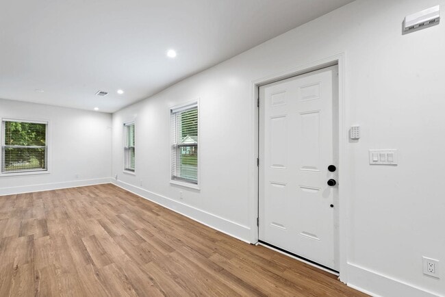 Building Photo - Location, Location - Duplex Unit A - 636 Francis PL NW/ 2 bedroom, 2 bath - off street parking $1...