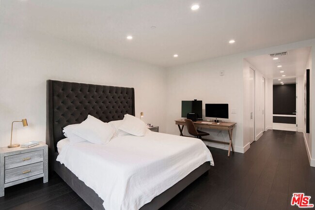 Building Photo - 724 Croft Ave