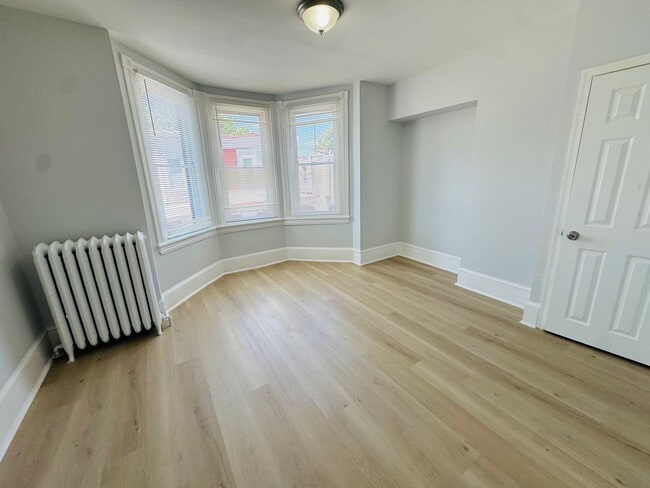 Building Photo - Renovated 3bd/1bth House with Rear yard!! ...