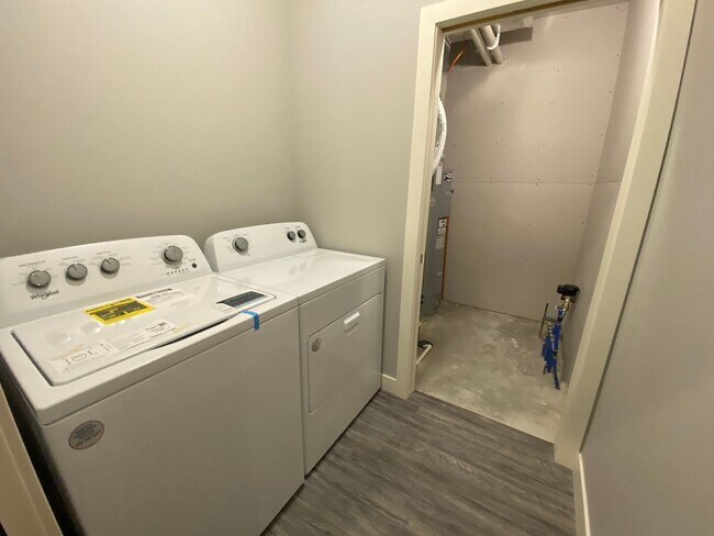 Building Photo - Updated 3 bed, 2 bath Horace Home!!