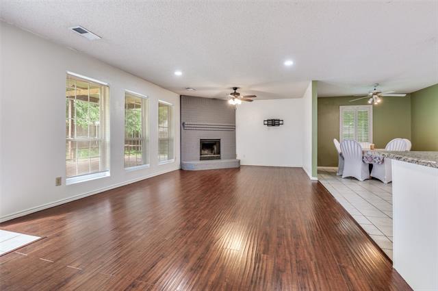 Building Photo - 528 Lester St