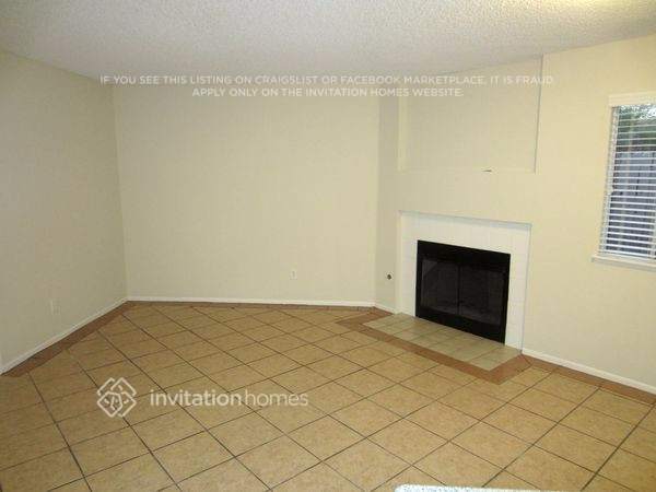 Building Photo - 1404 Springline Dr