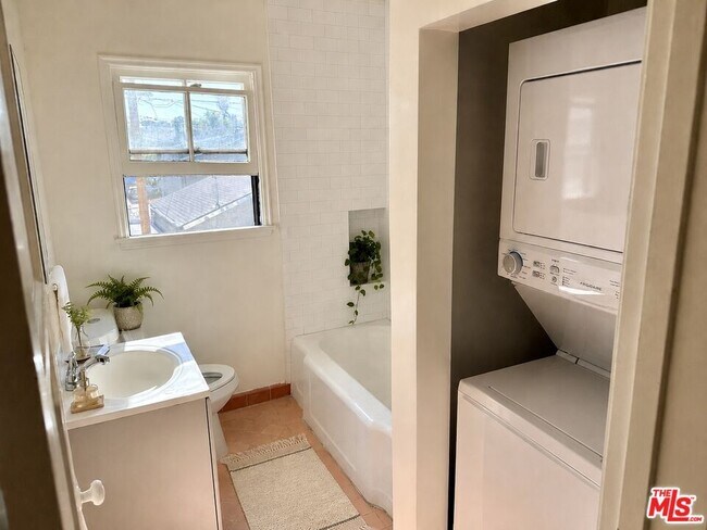 Building Photo - 4707 Finley Ave
