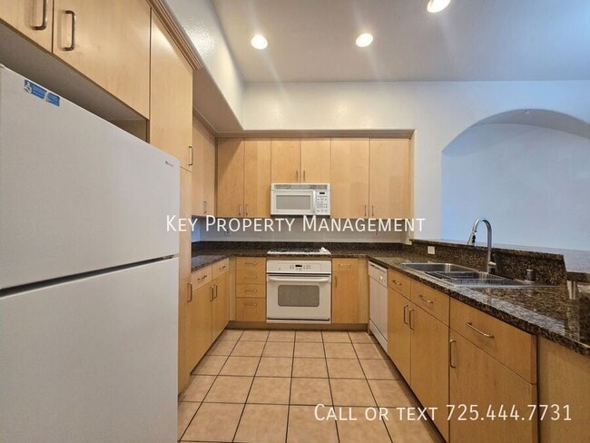 Building Photo - 2 Bedroom, 2 Bath Mid-Rise Condo off of La...