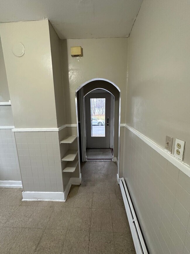 Building Photo - Single Family Home Ready for Rent in a Gre...