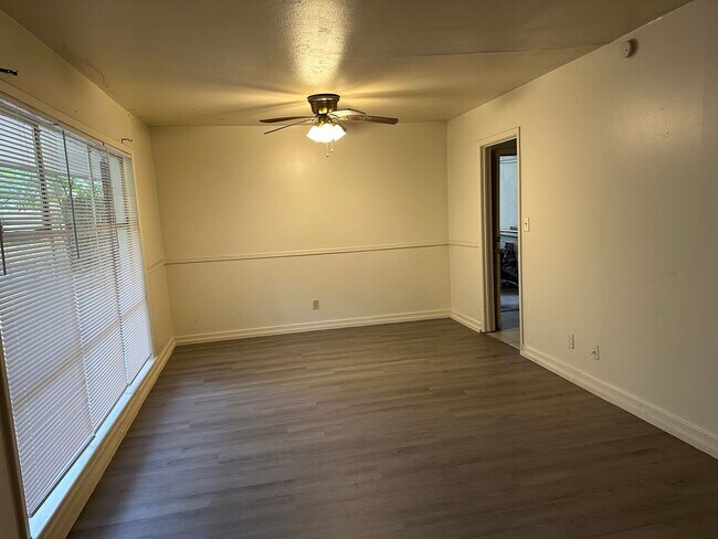 Building Photo - 2710 E Benwood Dr