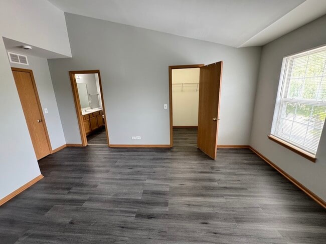 Building Photo - 2209 Sunrise Cir