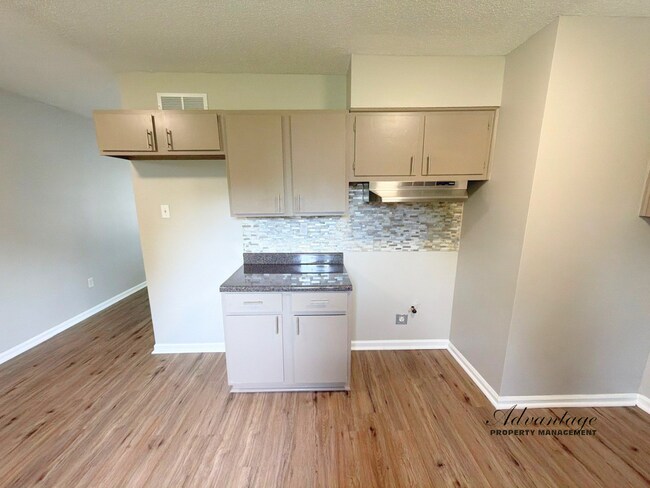 Building Photo - Very Nice Newly Renovated Home in Westwood