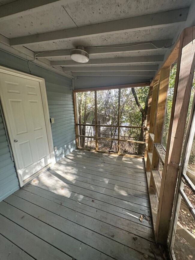 Building Photo - 3 bedroom 2 bath renovated home with a huge family room!