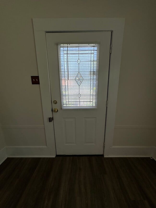 Building Photo - Renovated 3/1 House in South Rome- $1,095