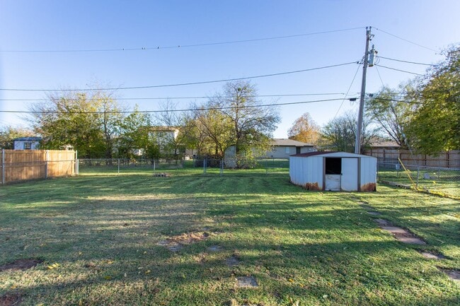 Building Photo - Spacious 2 Bedroom Home!