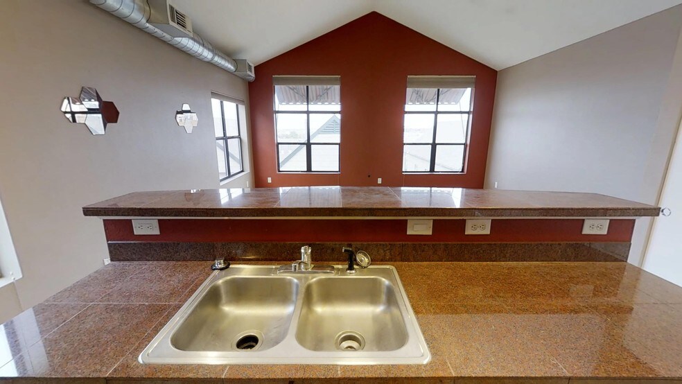 Building Photo - 3038 Umatilla St