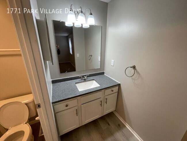 Building Photo - 1771 Park Village Dr