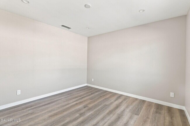 Building Photo - 40235 17th St W