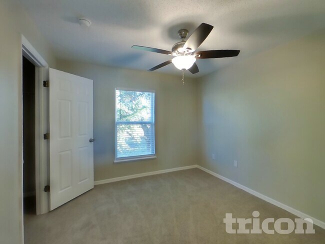 Building Photo - 426 Elgin Blvd