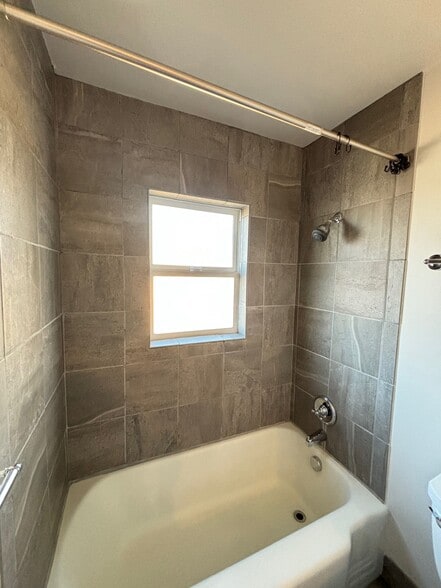 Building Photo - 522 S 10th Ave