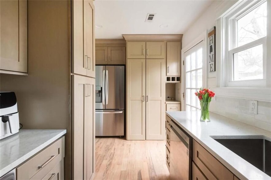 Building Photo - 467 Stovall St SE