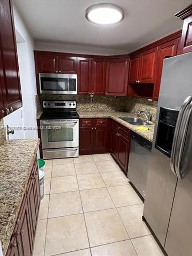 Building Photo - 2333 Brickell Ave