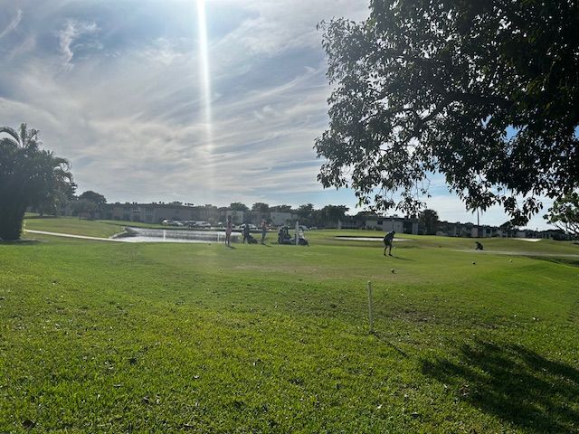 Building Photo - 715 Normandy O