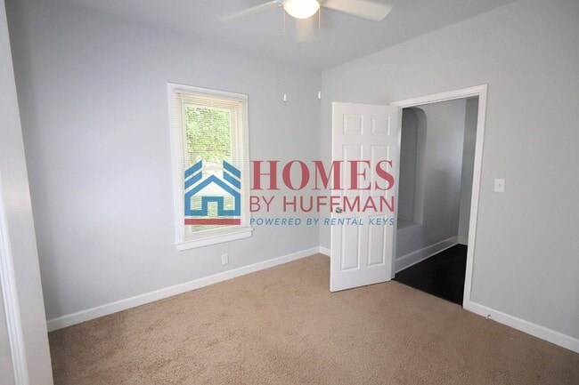 Building Photo - Two Bedroom House