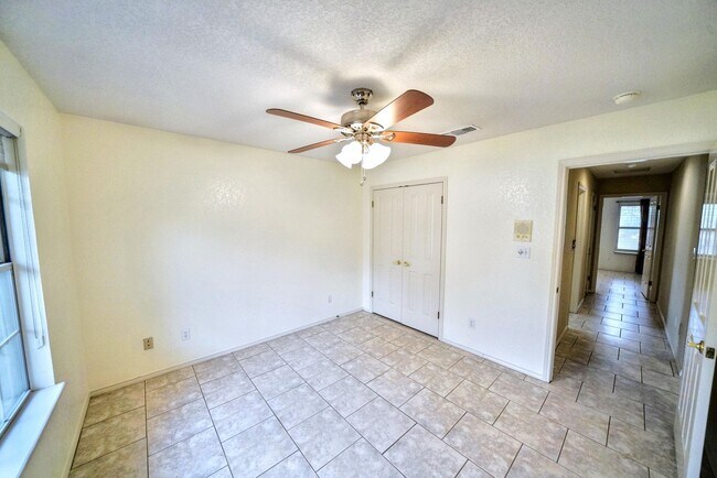 Building Photo - Executive Home in Greenshire with Luxurious Updates and Spacious Outdoor Living - Agent Commissio...