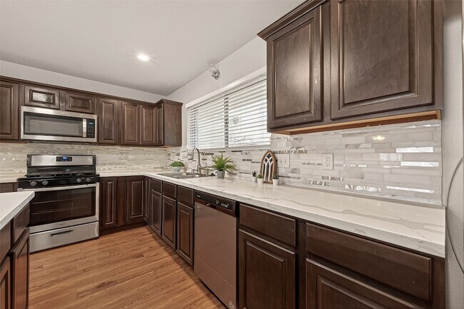 Building Photo - 10 Ferguson St